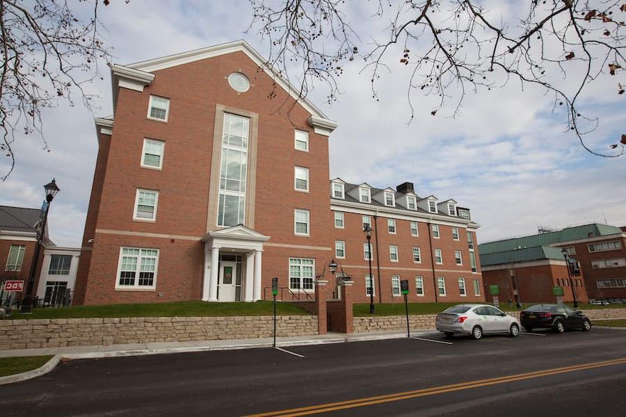 The South Green on Ohio University's 雅典 campus.