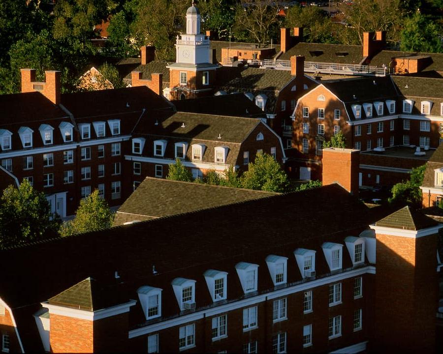 The West Green on Ohio University's 雅典 校园.