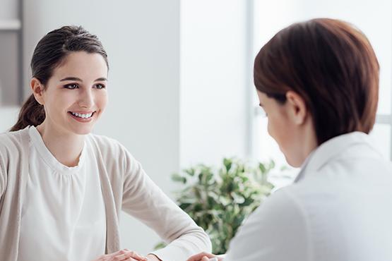 Student talks to dietitian